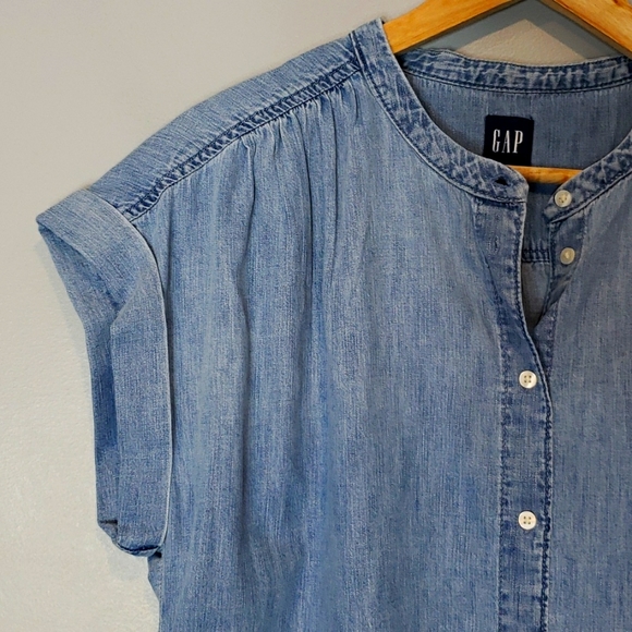 GAP Light Blue Short Sleeve Top - Picture 2 of 6